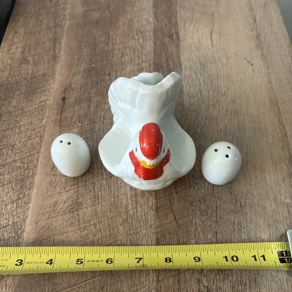 Vintage Stoneware CHICKEN HEN Salt Pepper Shakers Set Cottage Core Grandma Core
